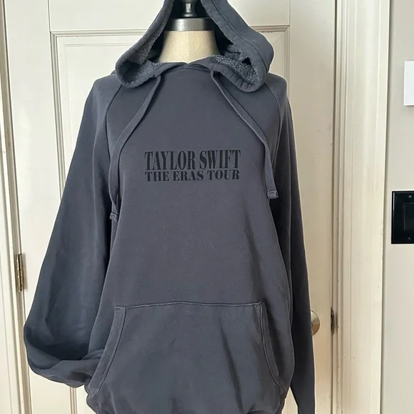 Official Taylor Swift The Eras Tour 2023/2024 Hoodie - Picture 3 of 4
